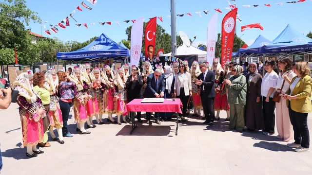 Öğrencilerin el emeği eserleri beğeni topladı