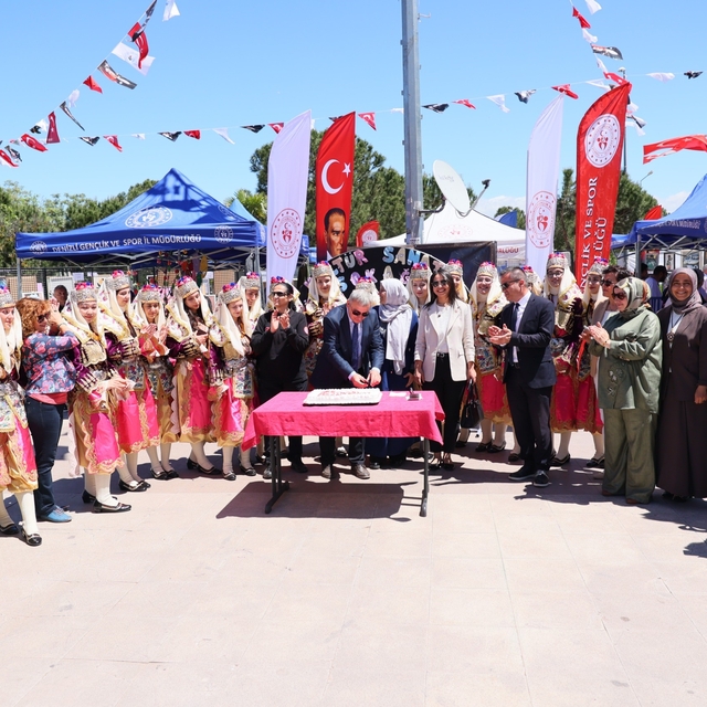 Öğrencilerin el emeği eserleri beğeni topladı