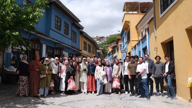 Üniversite öğrencilerinden Buldan'a kültür çıkarması