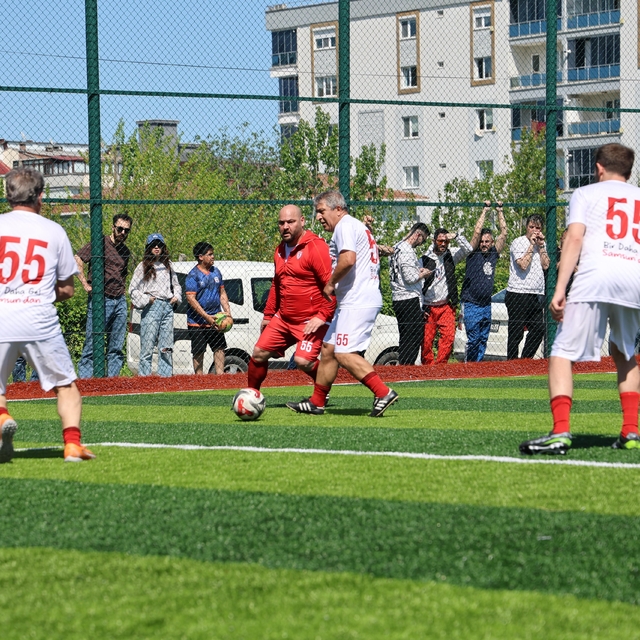 Efsane futbolculardan 19 Mayıs'a özel futbol şöleni