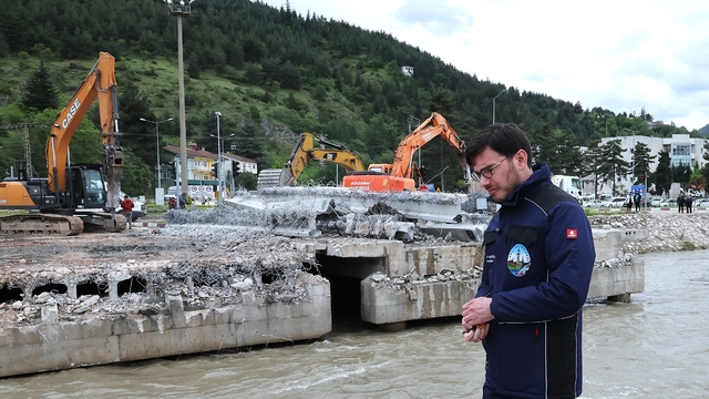 Başkan Yazıcıoğlu'ndan yıkımı gerçekleştirilen ÇEDAŞ köprüsü yerine yeni köprü müjdesi