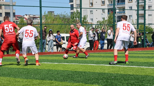 Efsane futbolculardan 19 Mayıs'a özel futbol şöleni
