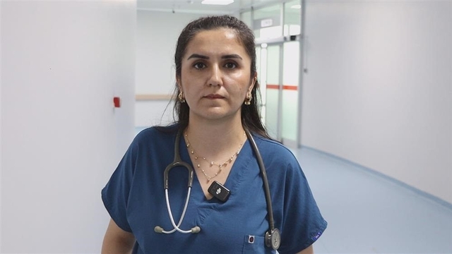 "Sessiz katil" hipertansiyona dikkat
Dahiliye Uzmanı Dr. Gülşah Altun, hipertansiyonun genellikle belirti vermeden ilerlediğini ve bu nedenle "sessiz katil" olarak tanımlandığını belirterek, erken tanı, düzenli tansiyon ölçümü ve sağlıklı yaşam alışkanlıklarının hayati önem taşıdığını söyledi