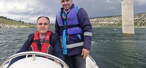 Aslanapa Kaymakamı Tosun, Kureyşler Barajı'nda su ürünleri denetimine katıl...