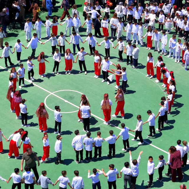 Erzincan'da 500 kişiyle düz halay rekoru
Erzincan'da okul bahçesinde rekor...