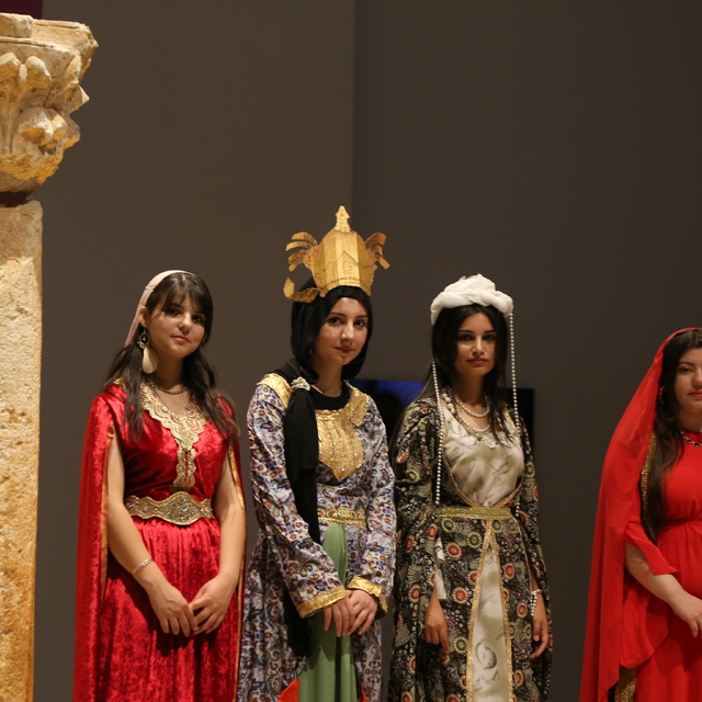 Şanlıurfa'da öğrencilerden "Osmanlı kıyafetleri" defilesi