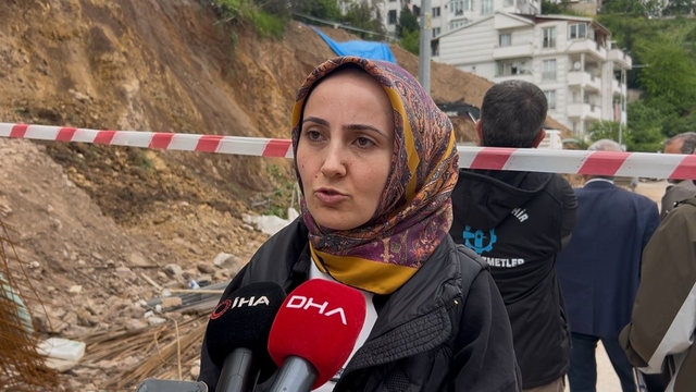 Kocaeli'de, temel kazısı sırasında toprak kaydı, 5 bina tahliye edildi (2)