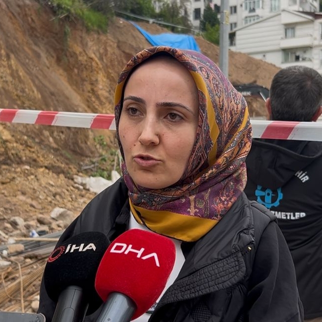 Kocaeli'de, temel kazısı sırasında toprak kaydı, 5 bina tahliye edildi (2)