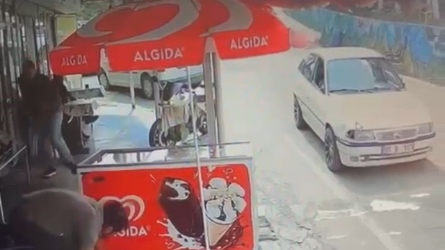 Mersin'de 4 kişinin öldüğü silahlı saldırı anı kamerada