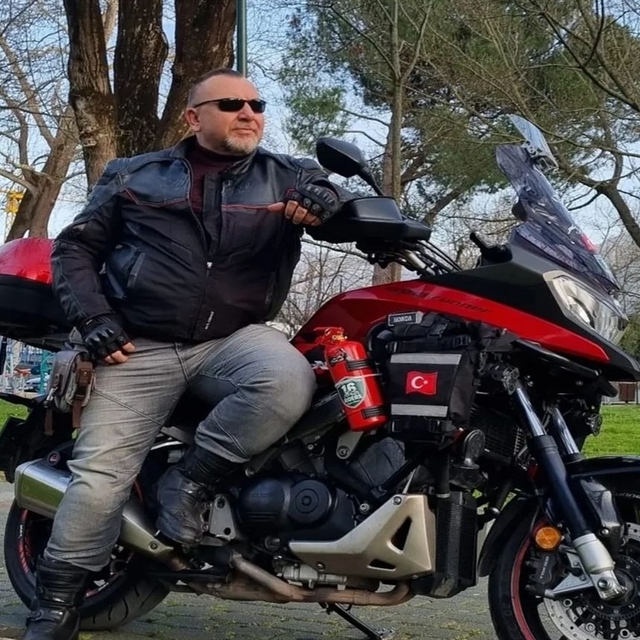 Tünelde otomobille çarpışan motosiklet sürücüsü toprağa verildi