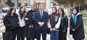 Vali Aydoğdu'dan gençlere umut dolu mesaj