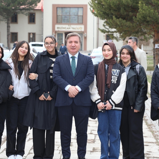 Vali Aydoğdu'dan gençlere umut dolu mesaj