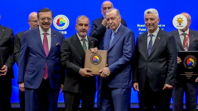 Cumhurbaşkanı Erdoğan'dan Başkan Alan'a Hizmet Şeref Belgesi