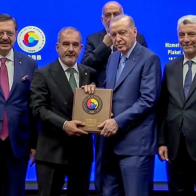 Cumhurbaşkanı Erdoğan'dan Başkan Alan'a Hizmet Şeref Belgesi