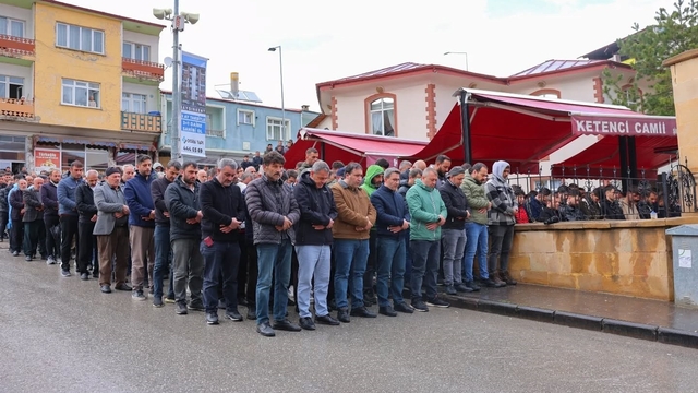 Motosiklet kazasında hayatını kaybeden genç son yolculuğuna uğurlandı