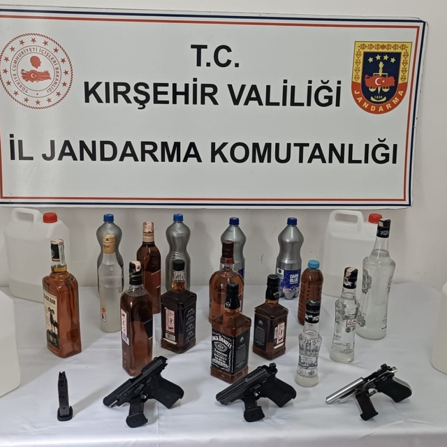 Kırşehir'de kaçak alkol operasyonu: 2 gözaltı
3 farklı adreste yapılan aram...