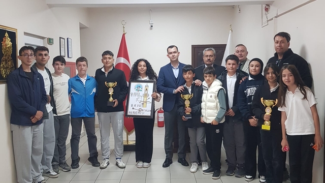 Bayat Kamykamı Yüce, başarılı okçuları kabul etti