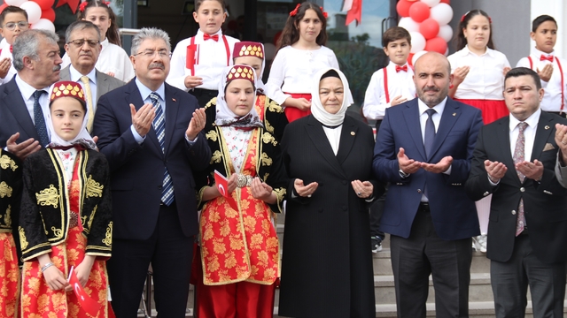 Eskişehir'de Doktor Mustafa Çamkoru Ortaokulu açıldı