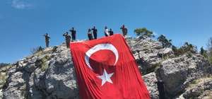 Burdur'da jandarmadan 54 metrekarelik dev Türk bayrağı
