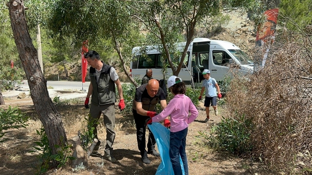Minik eller ormanlar için seferber oldu