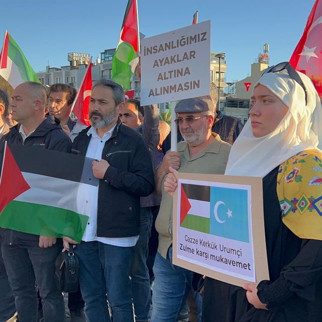 Çanakkale'de Sumud Filosu'ndaki aktivistlere destek gösterisi