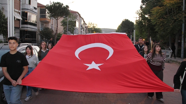Kula'da 19 Mayıs coşkusu fener alayıyla taçlandı