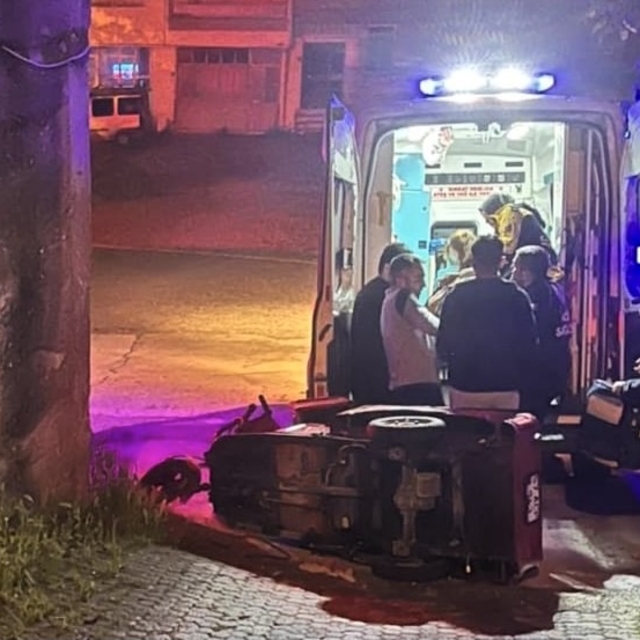 Sinop'ta 3 tekerlekli motosikletin istinat duvarına çarptığı kazada sürücü...