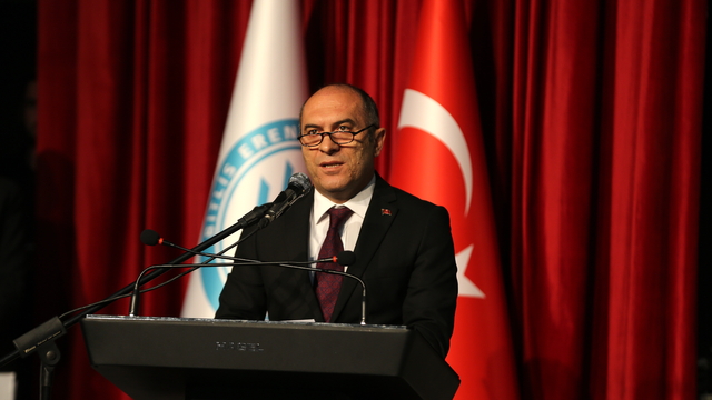 Bitlis'te öğretmenlerden oluşturulan "Maarif Orkestrası ve Korosu" konser verdi