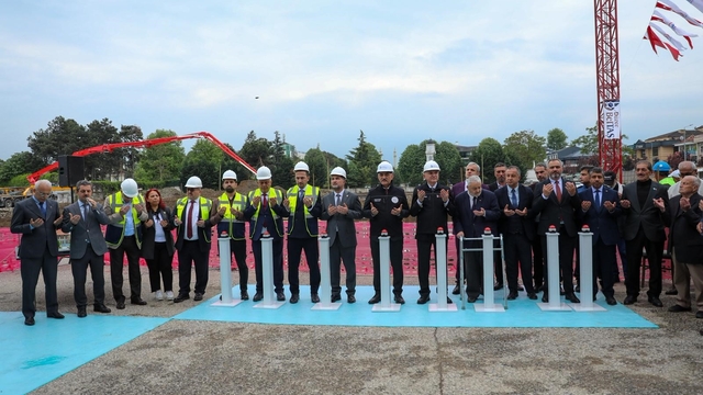 Düzce'de 81 ilden getirilecek taşlar şehrin vizyonunu yansıtacak
Anıt Eser'in temeli görkemli törenle atıldı