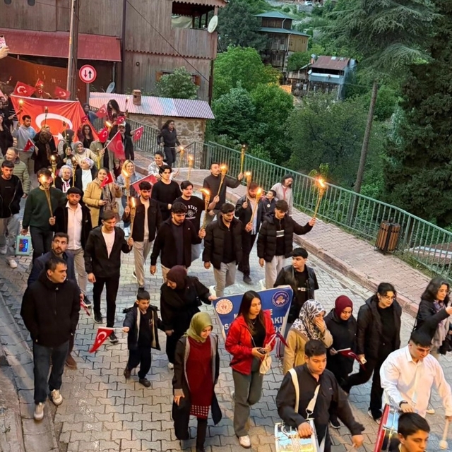 Kemaliye'de 19 Mayıs coşkusu fener alayıyla yaşandı