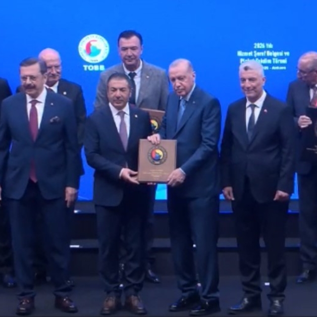 Cumhurbaşkanı Erdoğan'dan DTO Başkanı Erdoğan'a 'Hizmet Şeref' plaketi