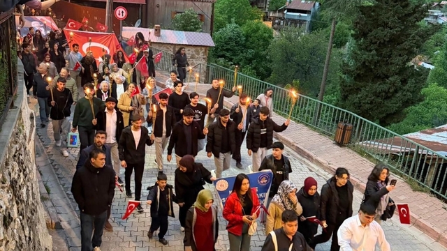 Kemaliye'de 19 Mayıs coşkusu fener alayıyla yaşandı