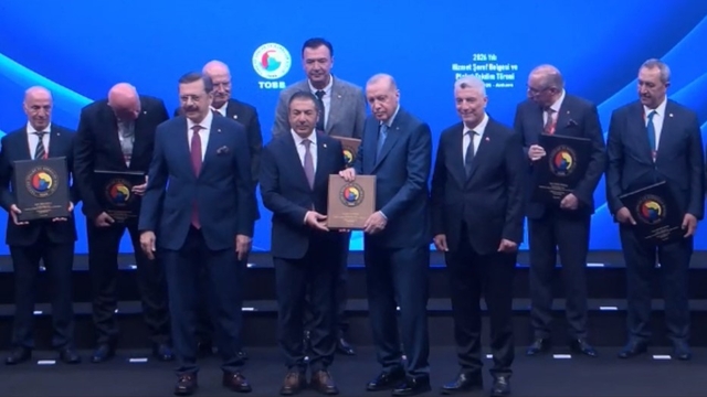 Cumhurbaşkanı Erdoğan'dan DTO Başkanı Erdoğan'a 'Hizmet Şeref' plaketi
