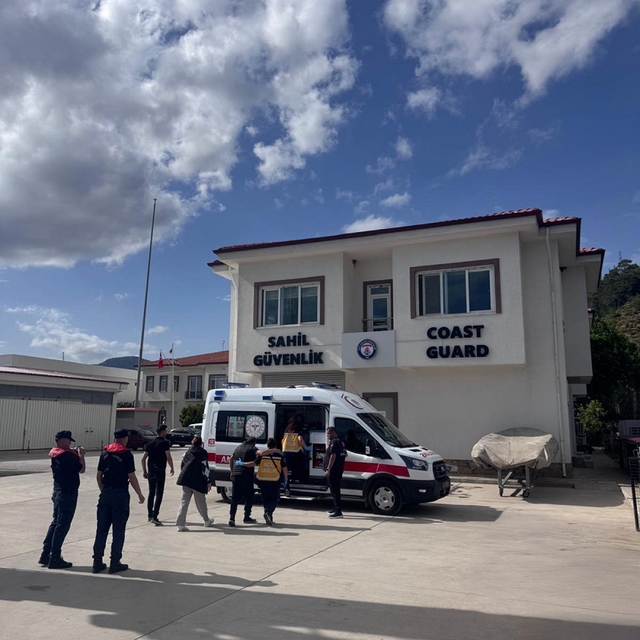 Özel teknede rahatsızlanan vatandaşa tıbbi tahliye