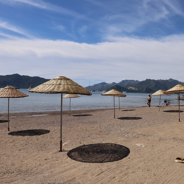Marmaris'te halk plajları sezona hazırlanıyor