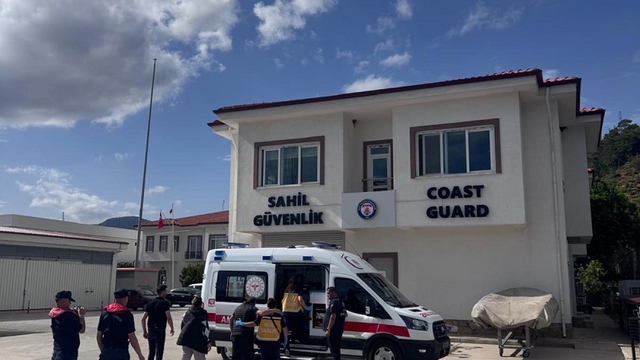 Özel teknede rahatsızlanan vatandaşa tıbbi tahliye