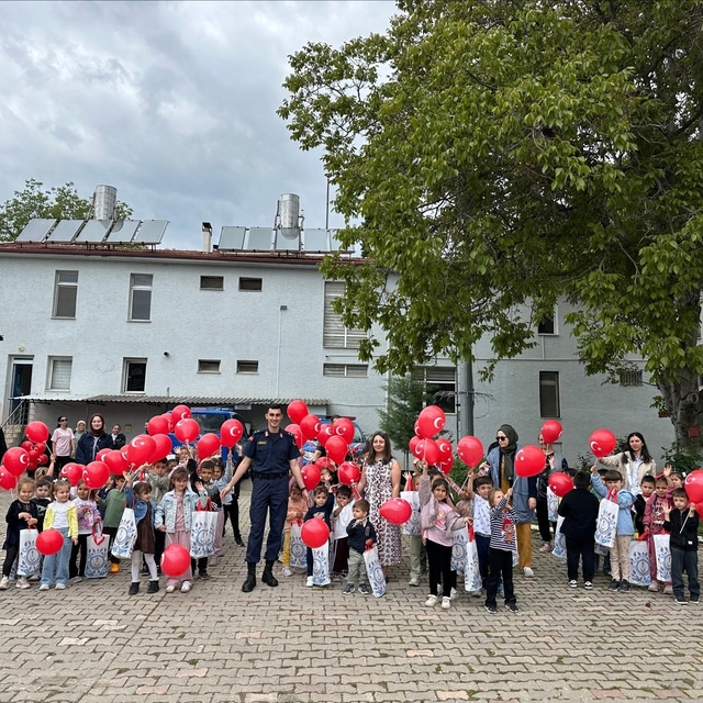 Bilecik'te köpek timlerinden öğrencilere gösteri