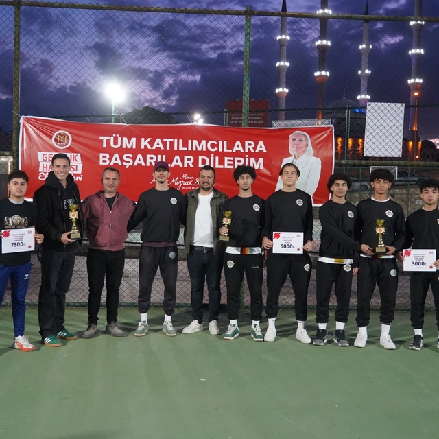 Gençlik turnuvalarında dereceye girenler ödüllerini aldı