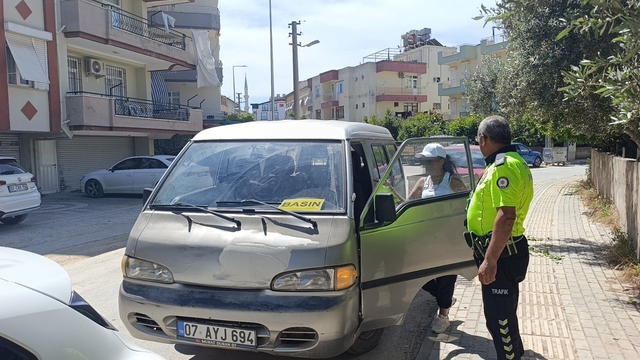 Aracın camına 'Basın' yazdı, evrakta sahtecilikten işlem yapıldı