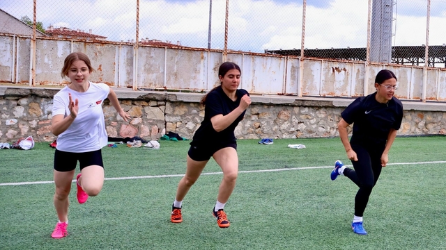 'Gençlik Haftası' atletizm yarışmaları Bilecik'te sona erdi