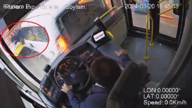 Otobüs şoförü uykuya daldı, önündeki araca çarptı... Lise öğrencisi iki aracın arasında böyle sıkıştı
Yüzde yüz kusurlu çıktı, işe girmek için açtığı davayı kazandı
Liseli gencin 2 yılı hastanede geçti, rapora göre sadece 1 ay bakıma muhtaç