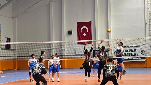 Adilcevaz'da kurumlar arası turnuvanın şampiyonu jandarma oldu