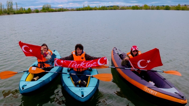 19 Mayıs coşkusu kürek sesleriyle yankılandı