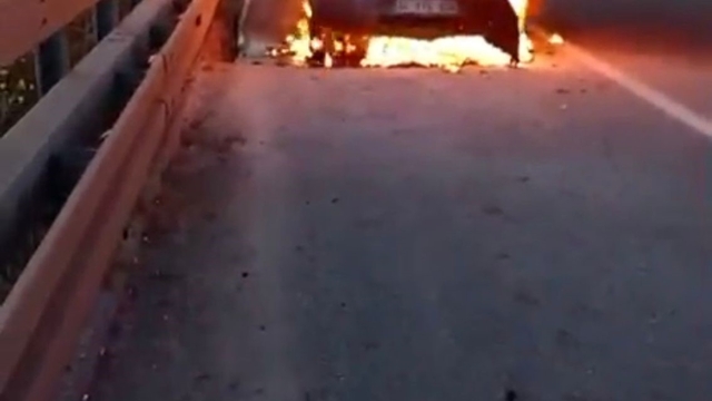 Otobanda seyir halindeki cip alev alev yandı