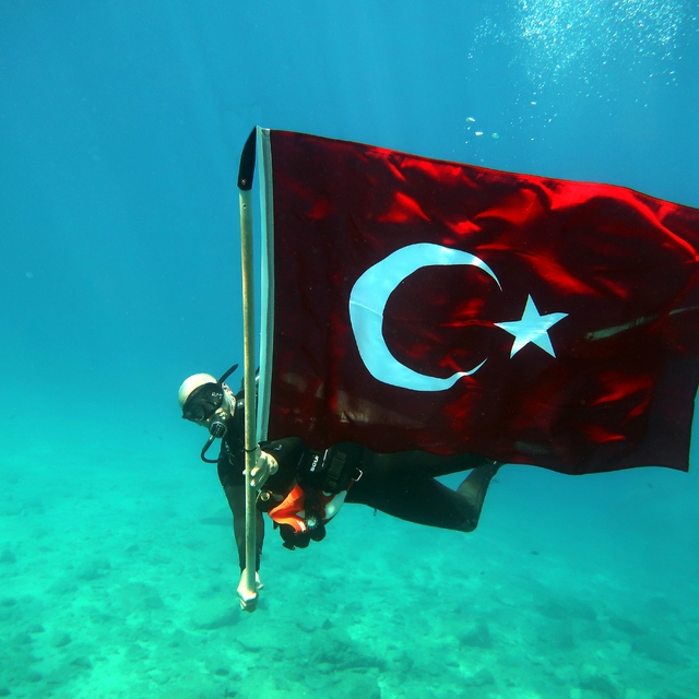 19 Mayıs ruhu Fethiye'de su altında yaşatıldı