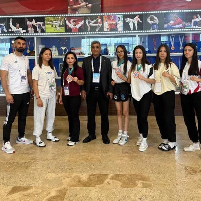 Besnili sporculardan dünya kupasında başarı