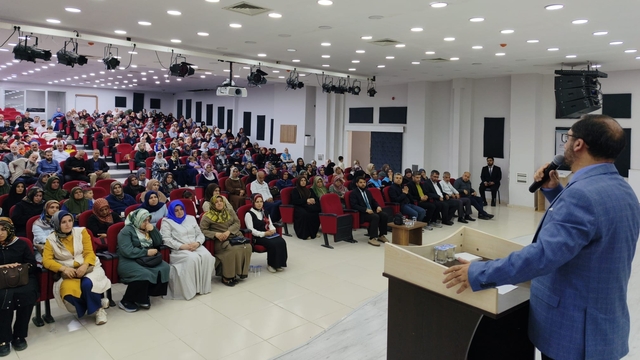 Adıyaman'da "Dijital dünyada çocuk ve ebeveyn olmak" konferansı düzenlendi