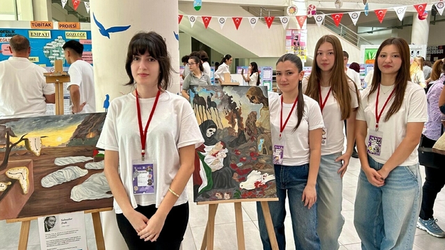 Öğrenciler ünlü ressamların gözüyle 'Gazze'yi' resmetti