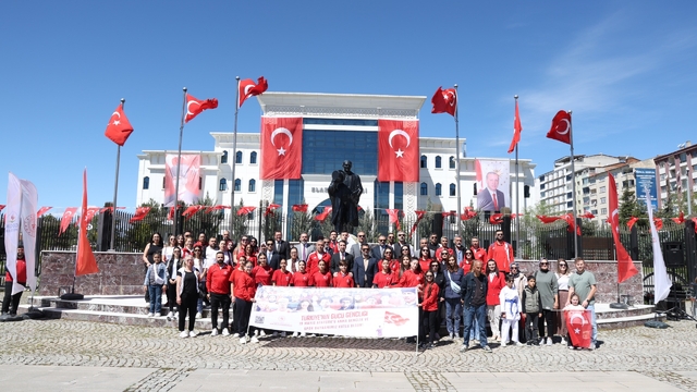 Elazığ'da 19 Mayıs kutlamaları çelenk sunma ile başladı