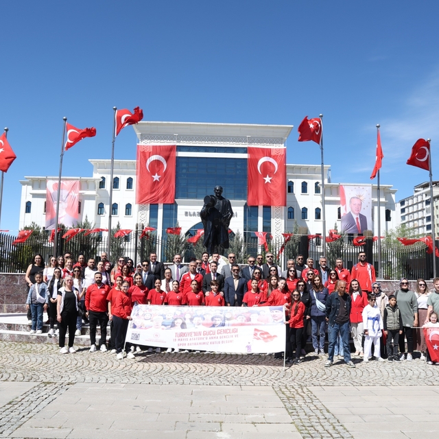 Elazığ'da 19 Mayıs kutlamaları çelenk sunma ile başladı